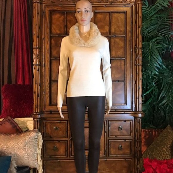 Apart Wool Blend Sweater w/ Detachable Faux Fur Collar - Picture 3 of 9